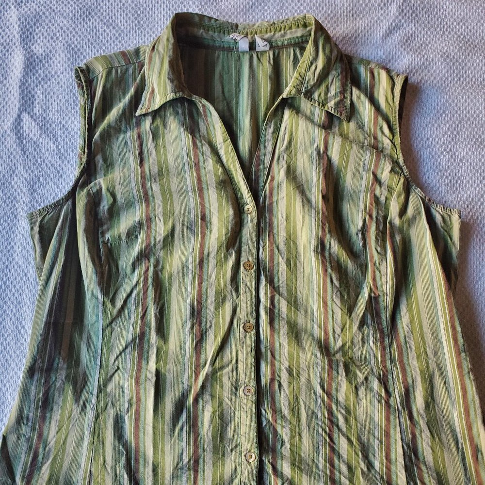 St John's Bay XL Green striped sleeveless button up shirt